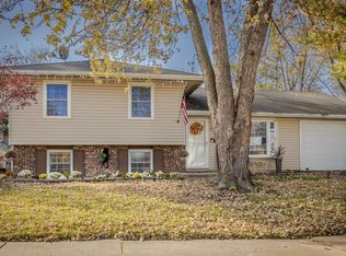 640 Springfield Dr, Roselle, IL 60172