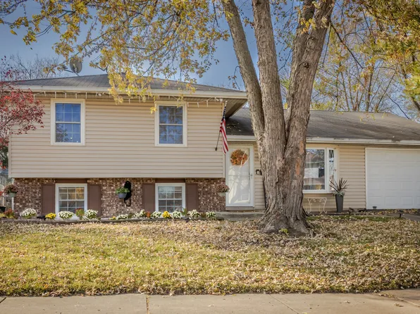 640 Springfield Dr, Roselle, IL 60172