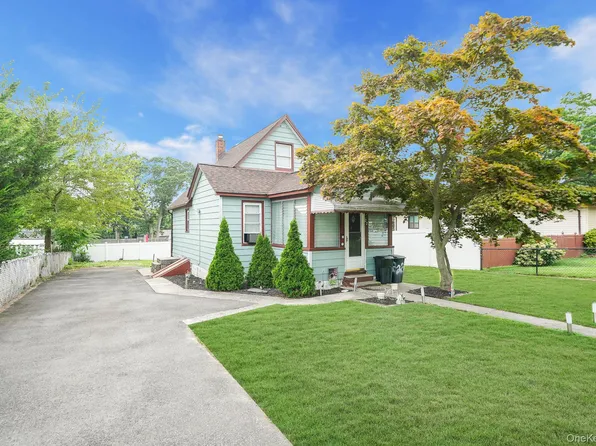 22 Highview Drive, Selden, NY 11784