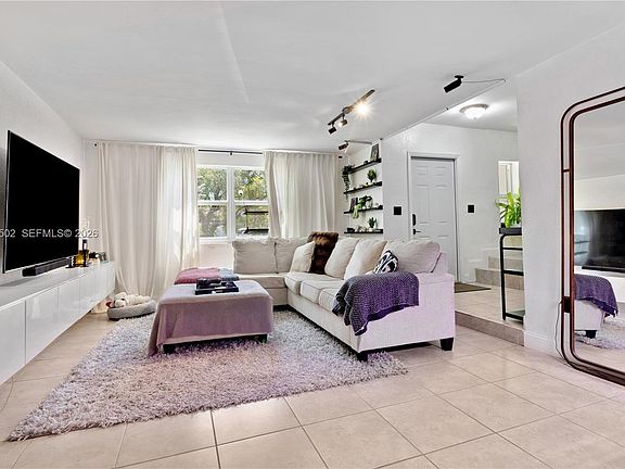 4th image of 6217 SW 78th St #2B