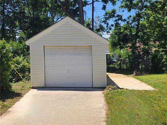 4th image of 1521 Shelley Dr
