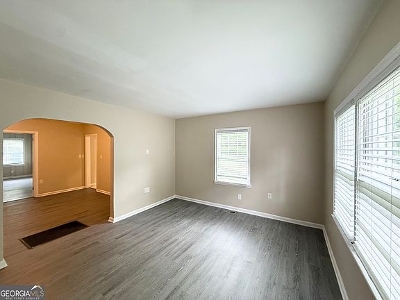 4th image of 2487 Sylvan Rd