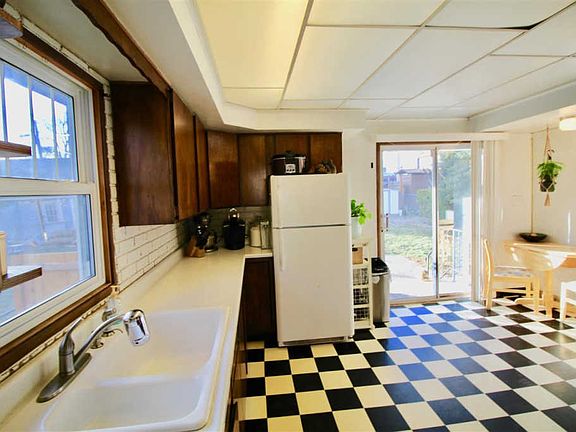 5th image of 1307 W Carlisle Ave