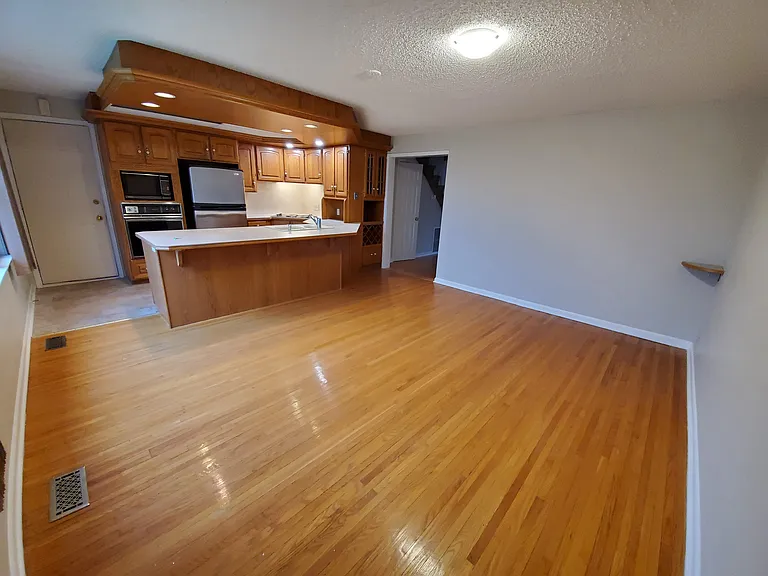 462 Victoria St #2 — Photo 6