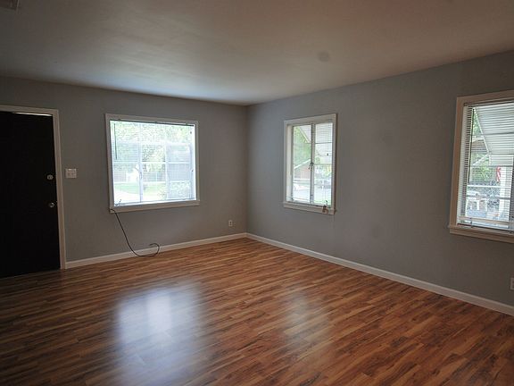 3rd image of 1510 Karen Ave