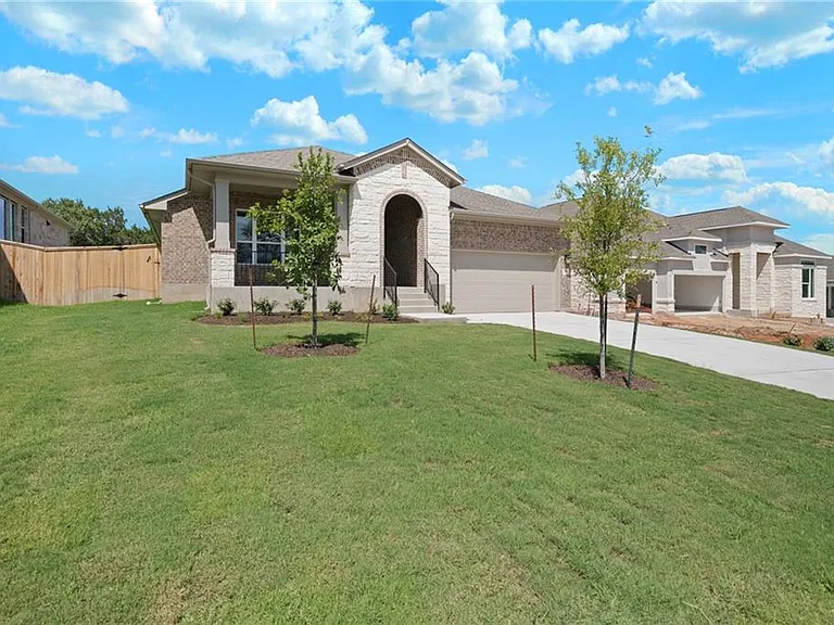136 Osceola Dr — Photo 2