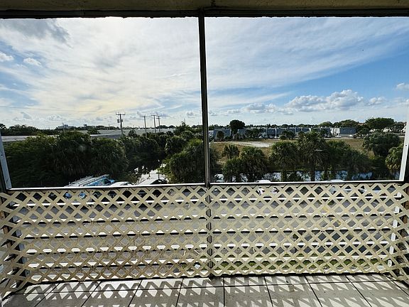5th image of 3710 NW 21st St APT 310