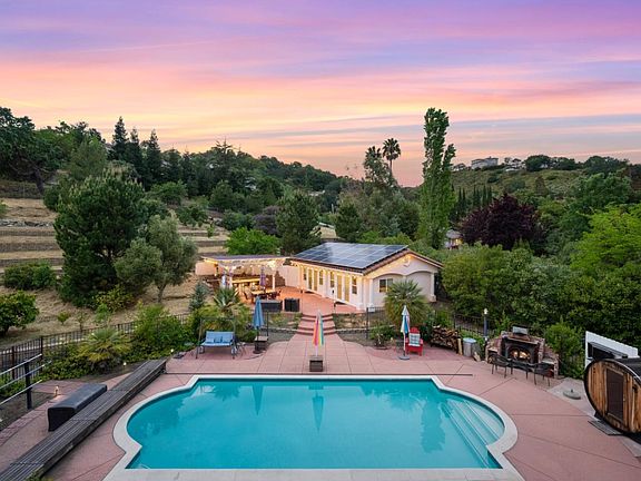 4th image of 1190 Llagas Rd