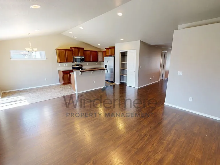 1215 SW Settlement St — Photo 16