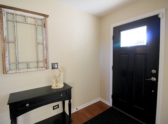 4th image of 990 Timber Lake Dr