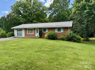 1655 Meadow Ln, Hickory, NC 28602