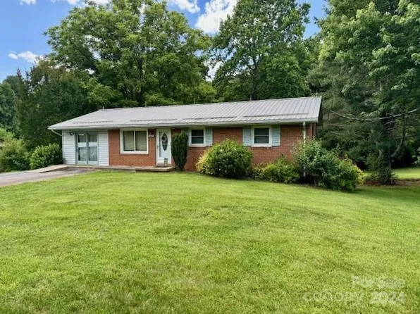 1655 Meadow Ln, Hickory, NC 28602