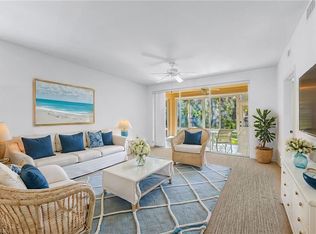 675 Wiggins Lake Dr APT 101, Naples, FL 34110