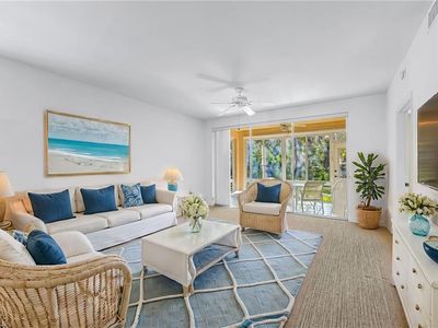 675 Wiggins Lake Dr APT 101, Naples, FL, 34110