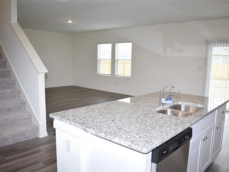 431 Robins Nest Ln — Photo 9
