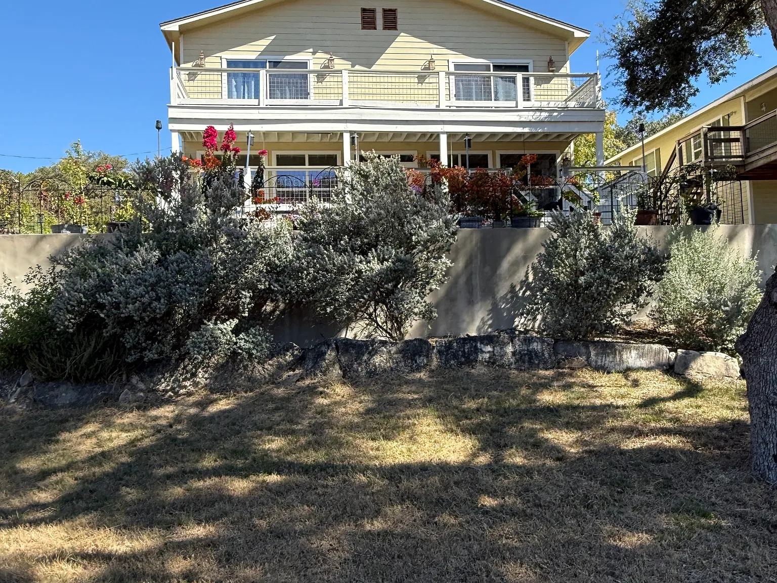 3 bed, 2.5 bath, 2944 sqft, $2,200 — Photo 2