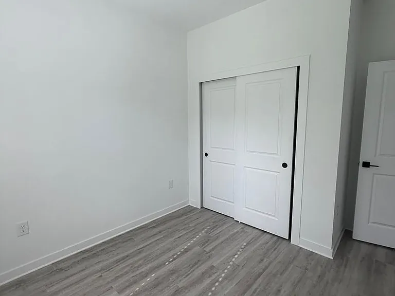 2210 Wayne Ave S — Photo 4