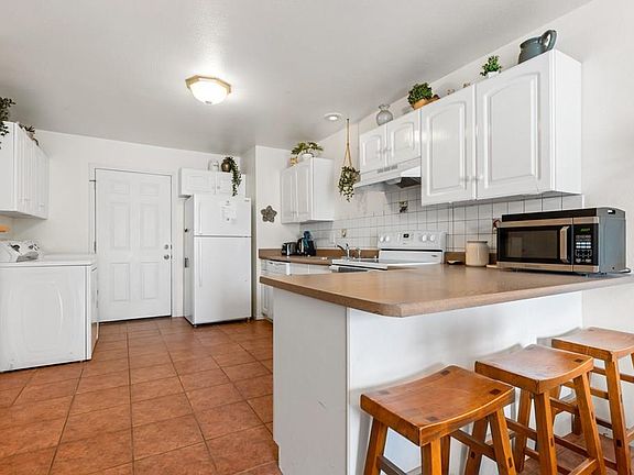5th image of 219-221 W Harmony Dr