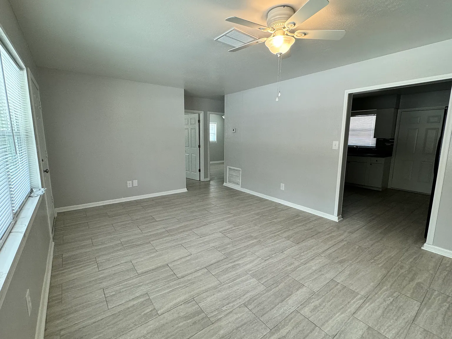 2 bed, 817 sqft, $1,300 — Photo 2