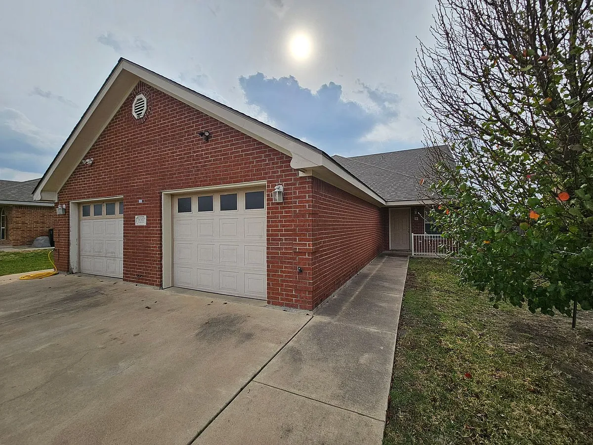 Building Photo - 5012 Heather Ln #B