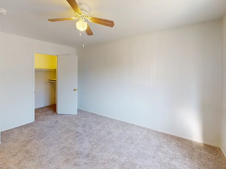 Outer Drive Manor Apartments — Photo 15