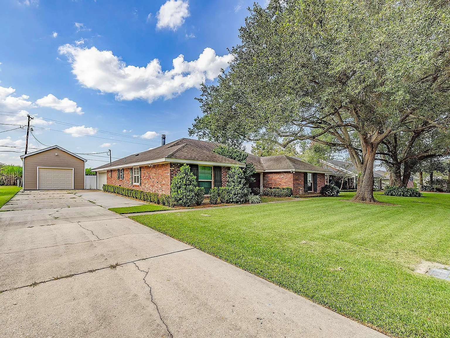 4 bed, 2552 sqft, $2,400 — Photo 3