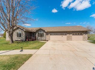 110 Johnstone Cir, Dell Rapids, SD 57022