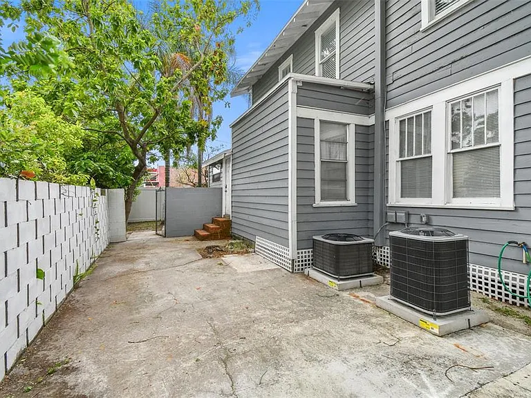 6810 N Navin Ave — Photo 76
