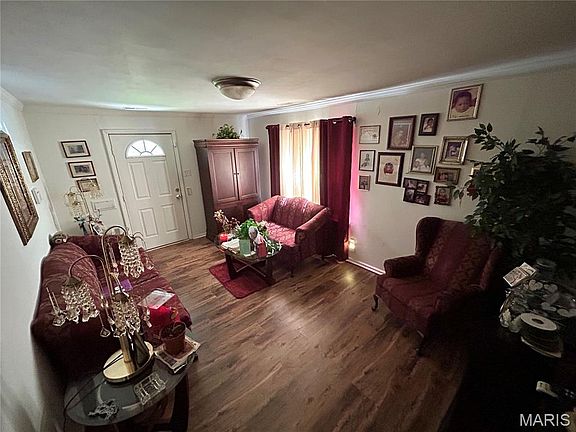 3rd image of 2316 Shields Ave