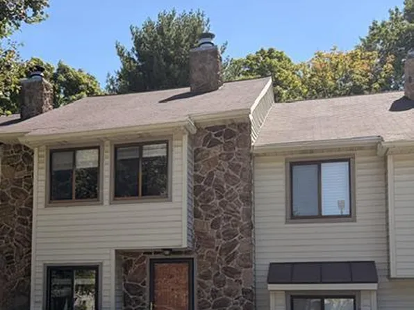 24 Flintlock Ln, Chesterbrook, PA 19087