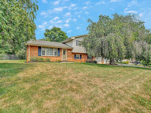 2nd image of 383 Knollwood Dr