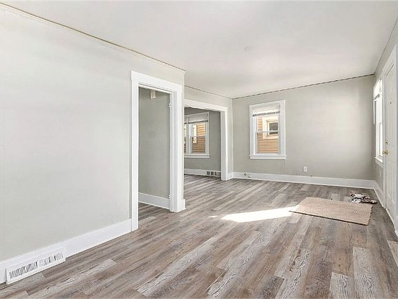 3rd image of 231 E Bennett Ave