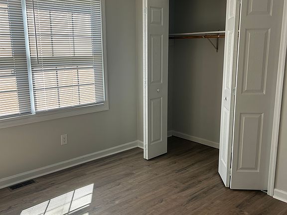 4th image of 1462 Broad St #12