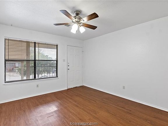 4th image of 313 Manuel Dr