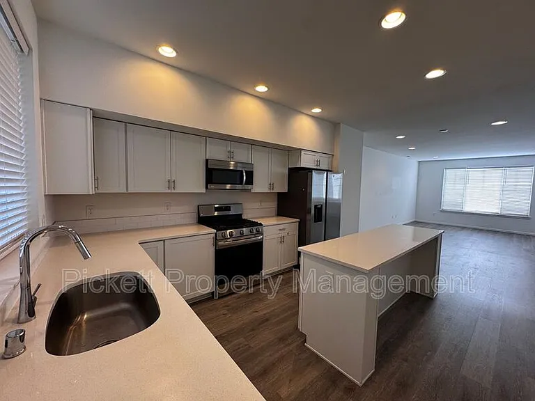 10001 Kings Landing Ave NW — Photo 7
