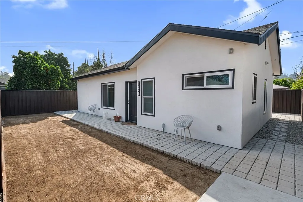 2 bed, 960 sqft, $3,600 — Photo 3