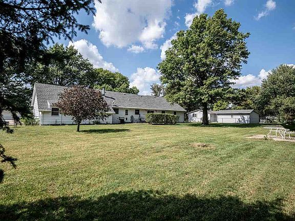 3rd image of 2401 Lynch Ave