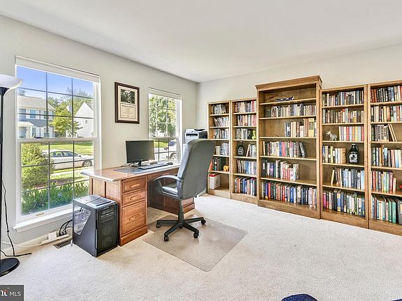 3rd image of 208 Grafton Way NE
