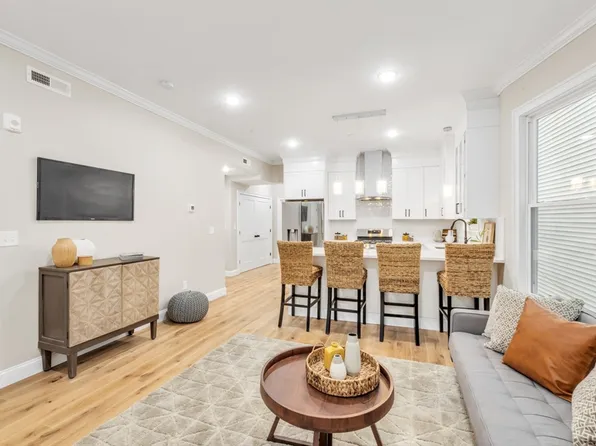 13 Monmouth St APT 2, Boston, MA 02128
