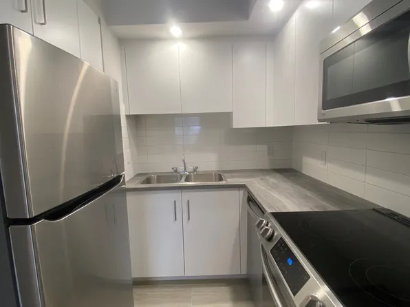 7 Rufus Ave #11, Halifax, NS B3N 2L4