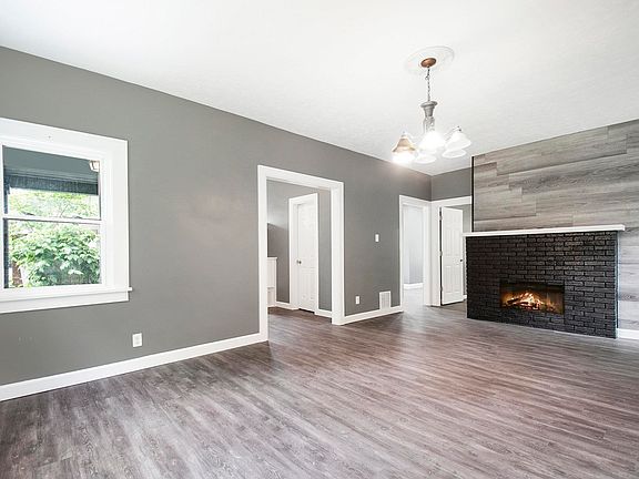 3rd image of 2102 Lincolnway W