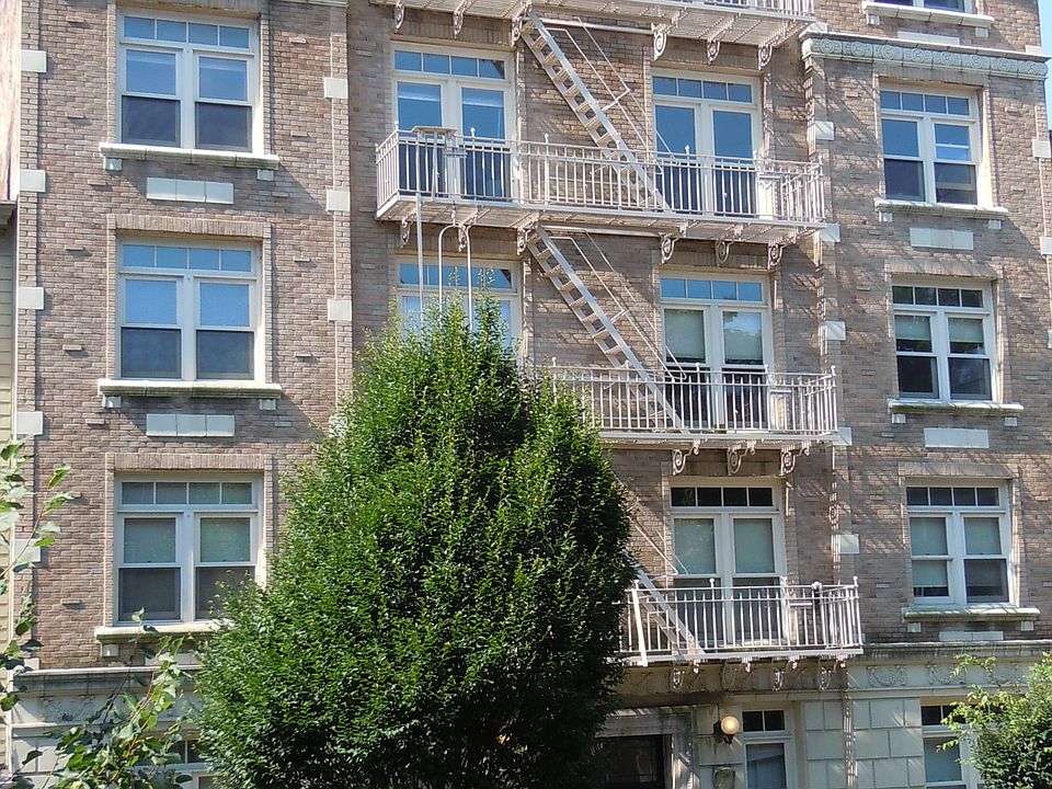 1st image of 47 Mercer St APT 2D