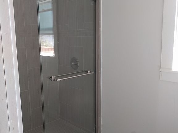 4th image of 5933 Camden St #Triplex