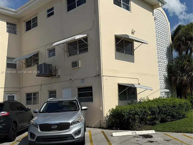 141 NE 10th Ave #17B — Photo 49