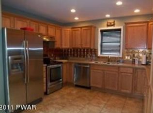 4 Bear Trail Rd, Lake Ariel, PA 18436