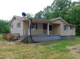 26 Poinsetta Ln, Natural Bridge Station, VA 24579