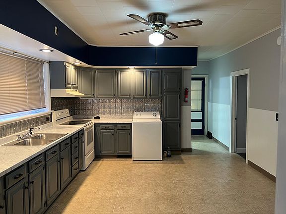 2nd image of 179 Saratoga Ave Floor 1