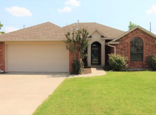 1004 NW 29th St, Moore, OK 73160