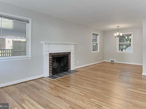 3rd image of 3155 Norfolk Ln