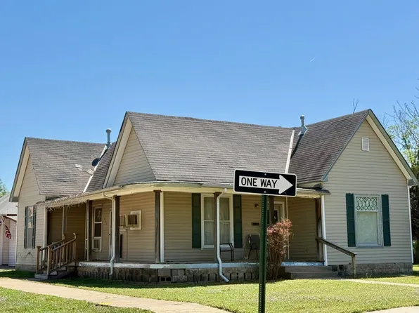 220 W 7th St #121, Wellington, KS 67152
